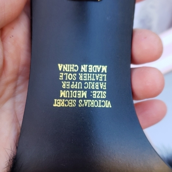 Victoria's Secret Boundle of 4 - Picture 11 of 11